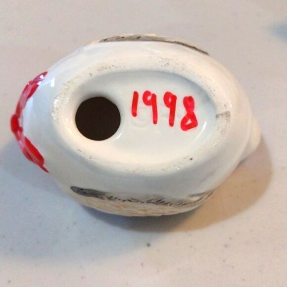 Set of 2 Ceramic Duck Novelty Egg Cups Black & White with Red Neckties - Picture 9 of 11